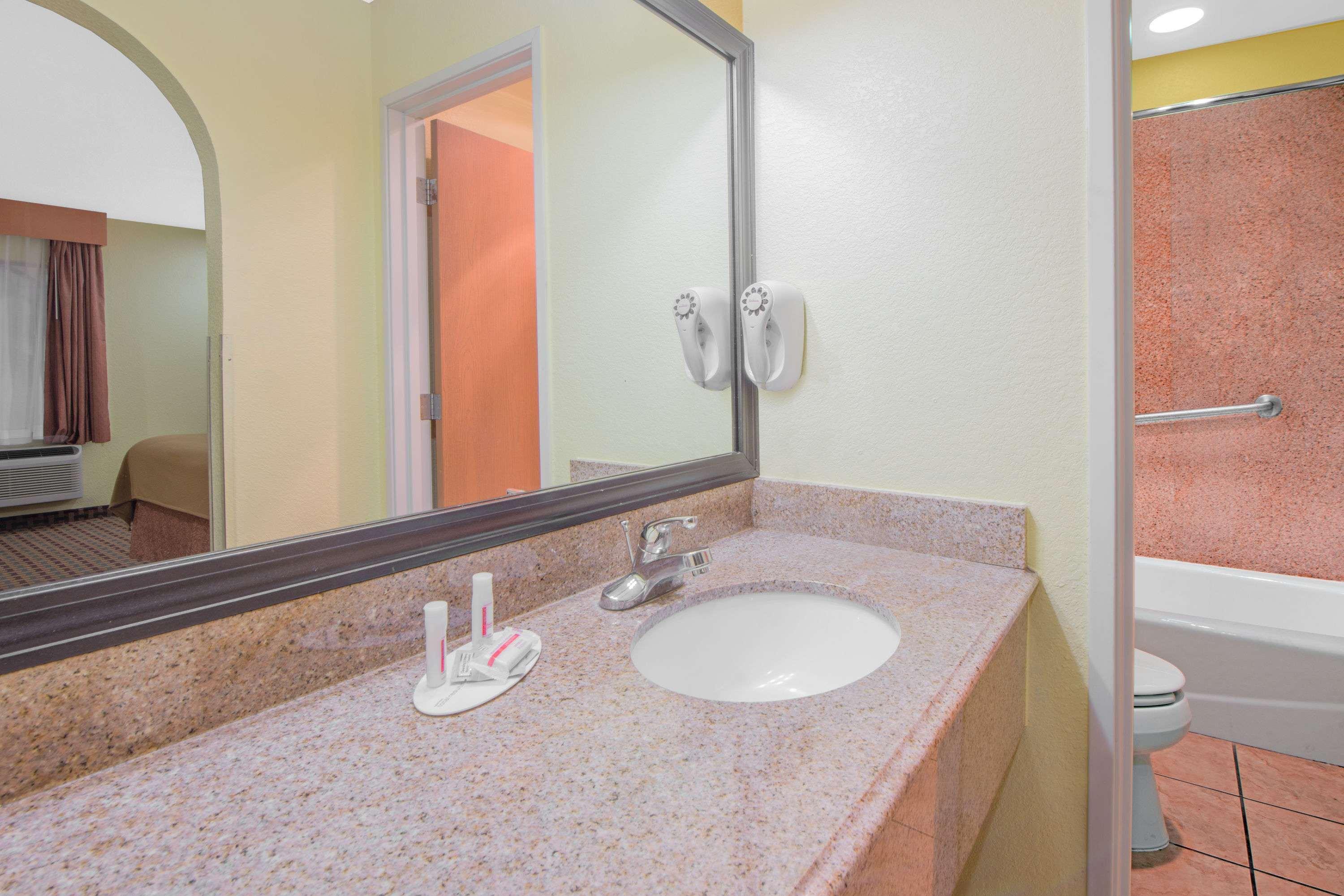 Days Inn By Wyndham Lubbock South Exteriér fotografie